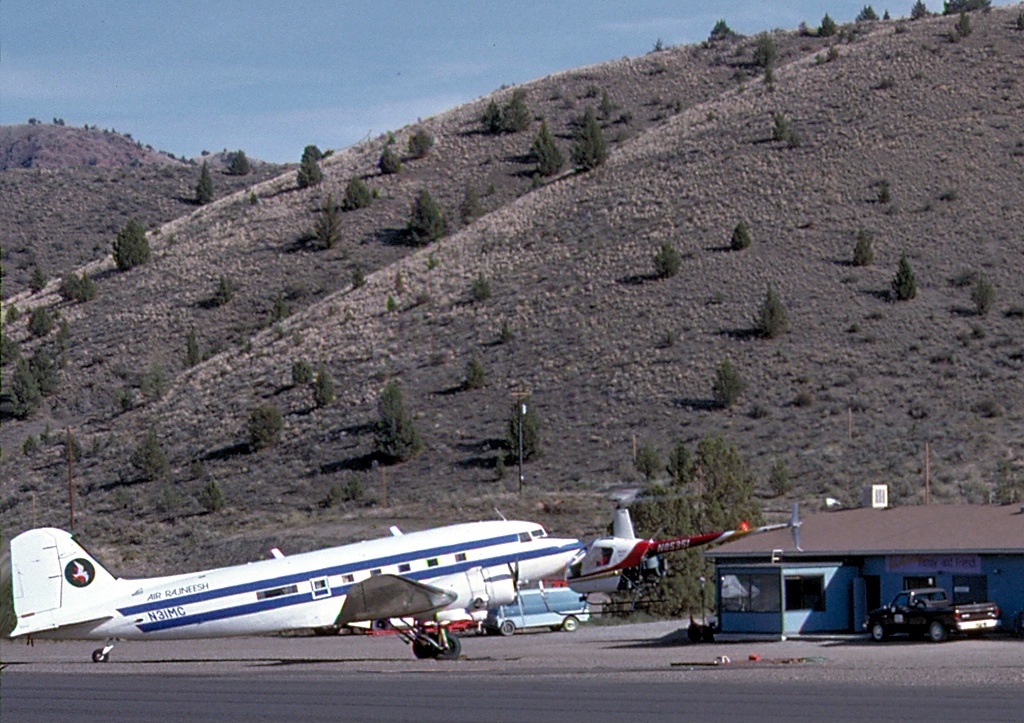 Air Rajneesh Douglas DC-3 & Helicopter